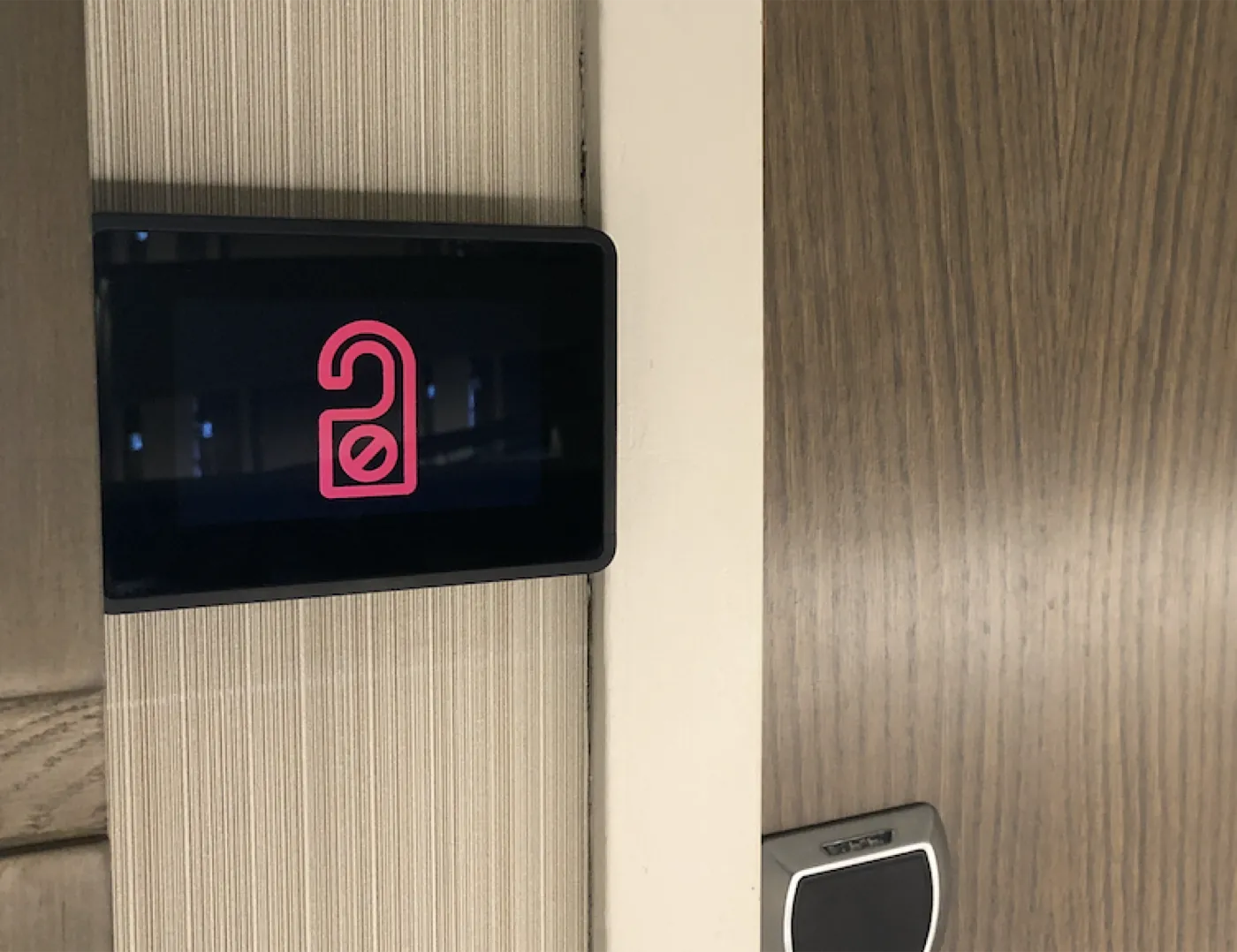 GridRabbit DnD and MuR exterior room touch screen
